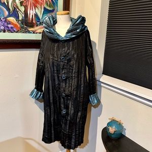 UBU 39' Black/ Teal Parisienne Iridescent Pleated Hooded Reversible Raincoat - L